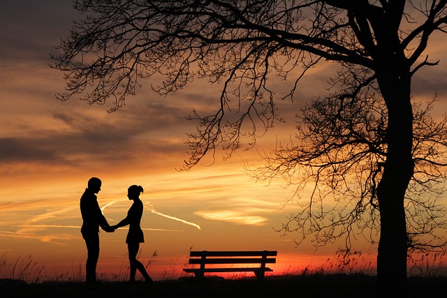 image couple couché de soleil